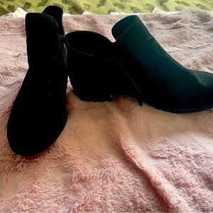 Only worn 2 times. Just need to clear out my closet!